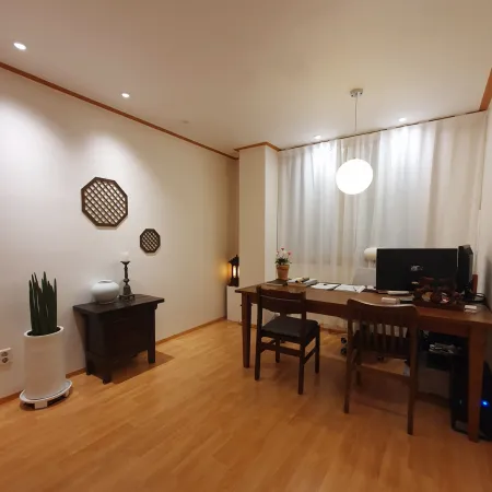 서울 사주 잘보는곳 어디? 실패없는 사주풀이 명소 찾는 비결 7가지 (2026최신) 6 내담자가 편안하게 앉아 상담받을 수 있는 명균관 사주 상담실 전경