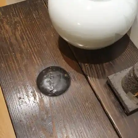 서울 사주 잘보는곳 어디? 실패없는 사주풀이 명소 찾는 비결 7가지 (2026최신) 4 명균관 작명 철학관 상담실 내부 고가구 위 달항아리